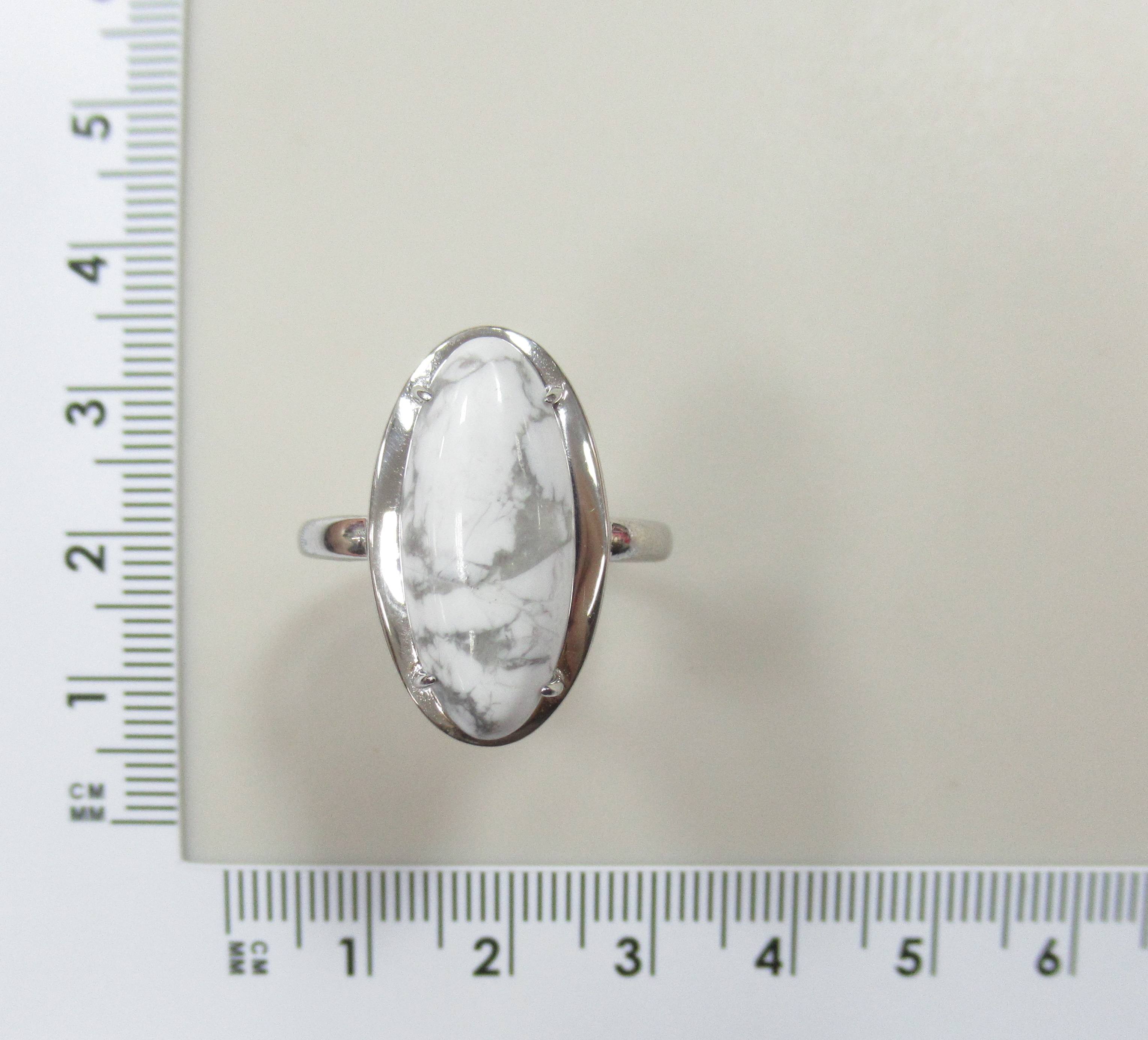 Серебряное кольцо с кахолонгом